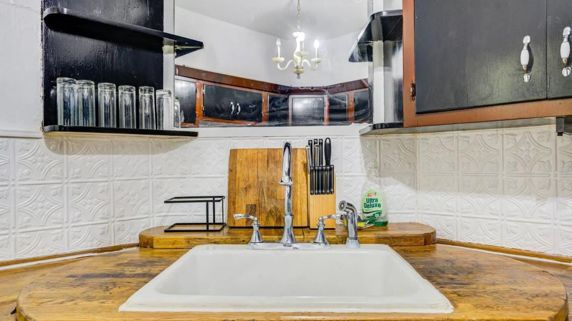 3Br Skyline Apt In Bustling District I Great Value Nj5 West New York Apartment